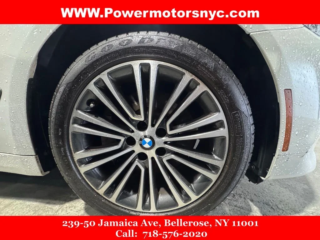 Used 2019 White BMW 540i xDrive image 17
