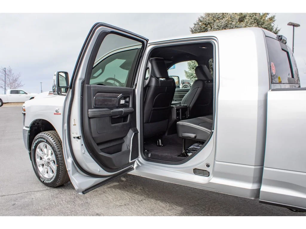New 2026 SILVER ZYNITH Ram Laramie image 35
