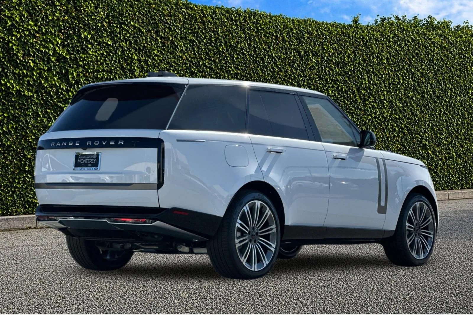 New 2026 Fuji White Land Rover SE image 6