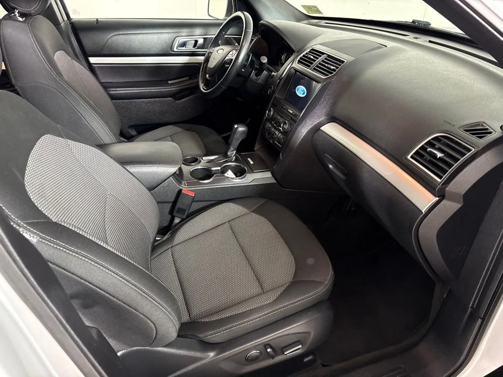 Used 2017 Silver Ford XLT image 17