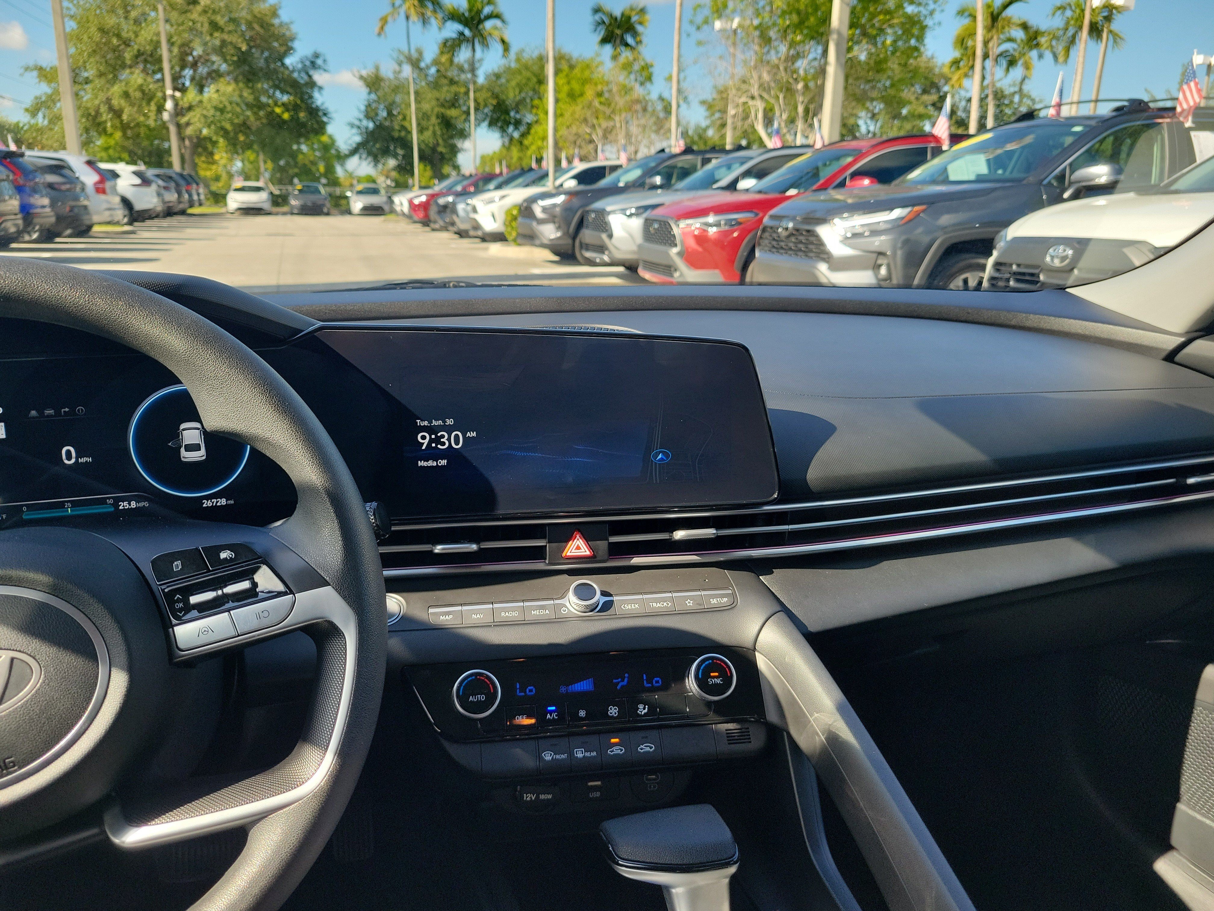 Used 2024 Amazon Gray Hyundai SEL image 16