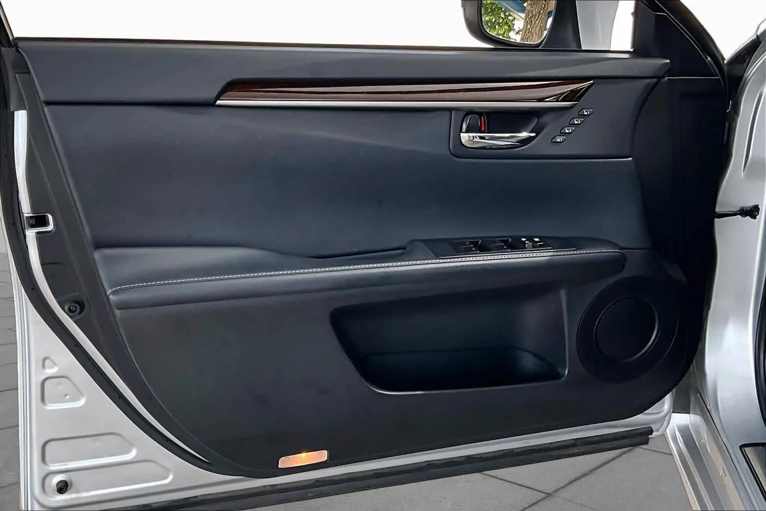 Used 2013 Silver Lining Metallic Lexus 4dr Sdn image 21