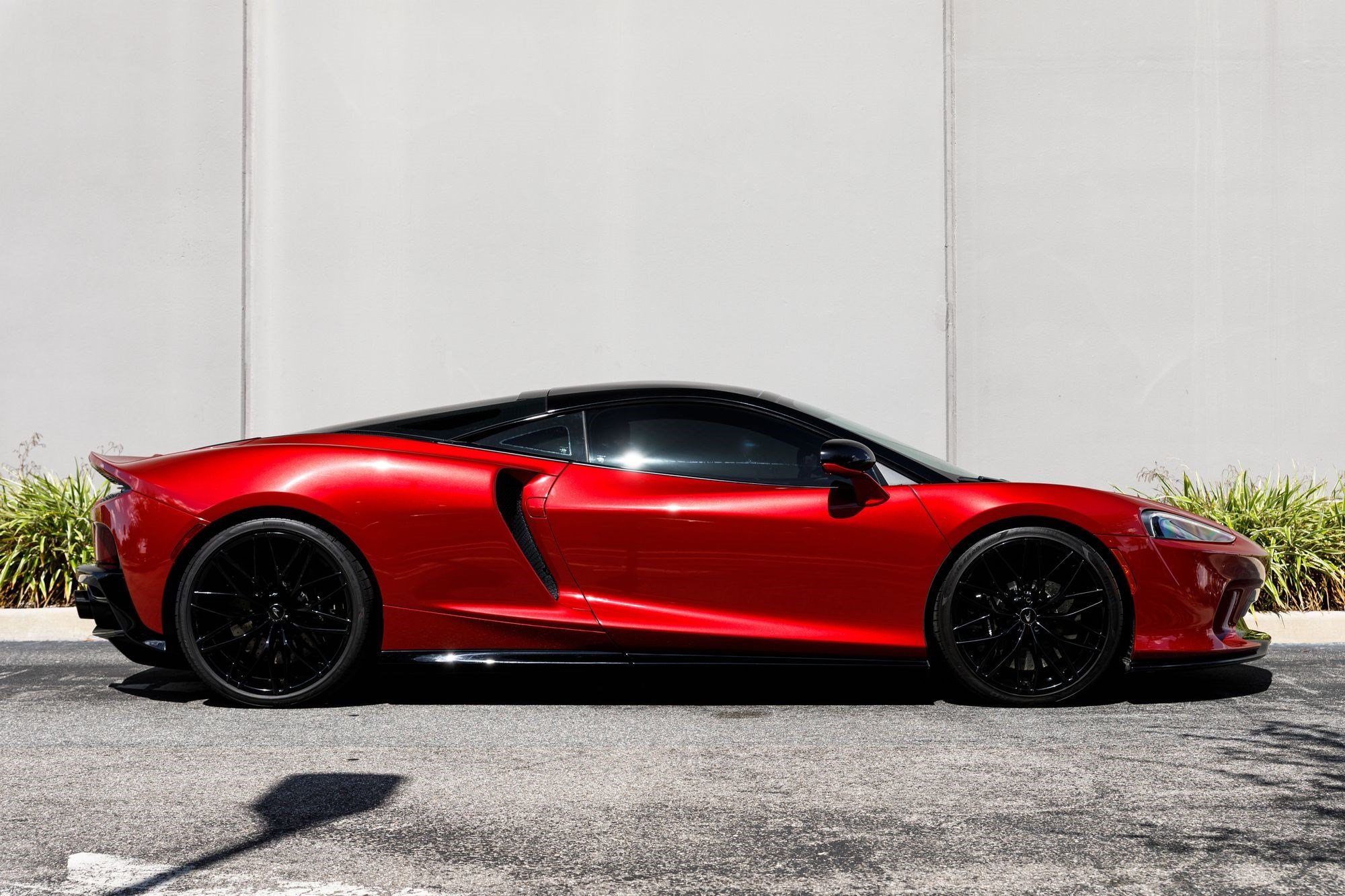 Used 2023 Red Metallic McLaren  image 6