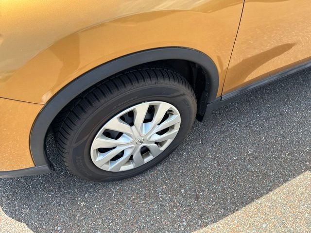 Used 2014 Orange Nissan S image 9
