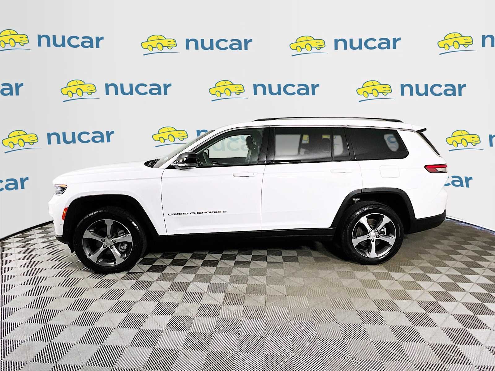 Used 2023 Bright White Clearcoat Jeep Limited image 4
