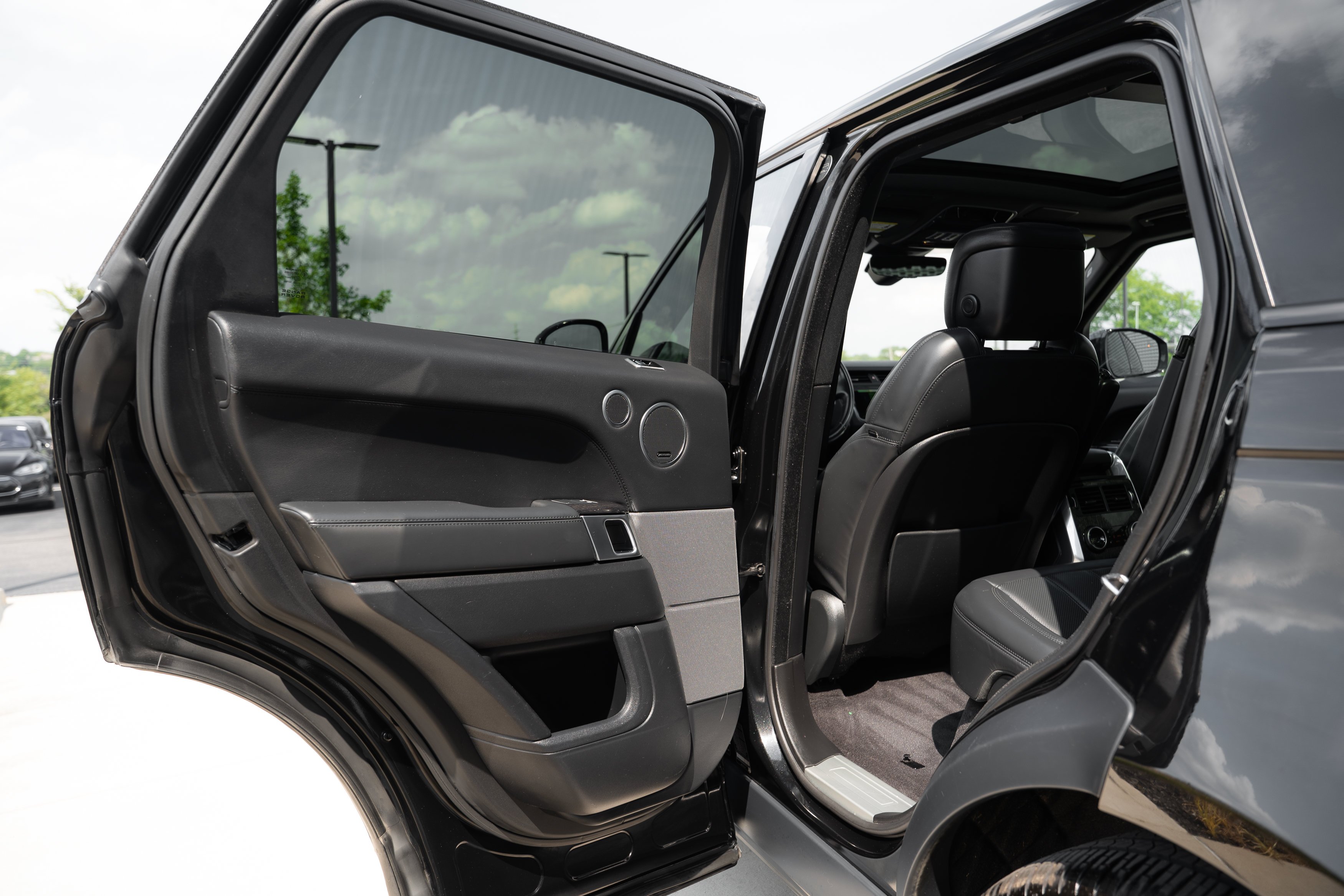 Used 2021 Santorini Black Metallic Land Rover HSE Silver Edition image 24