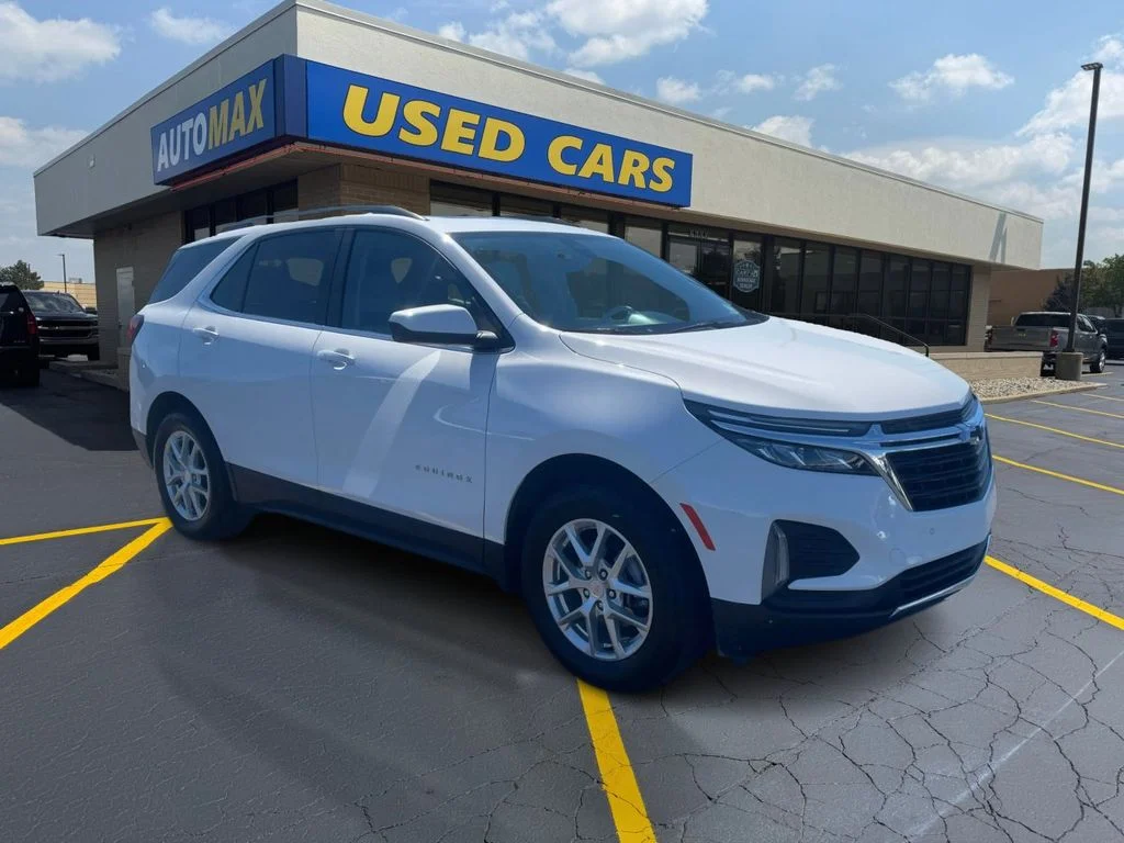 Used 2024 Summit White Chevrolet LT image 4