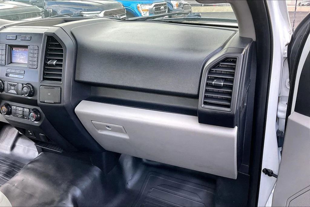 Used 2019 White Ford XL image 15