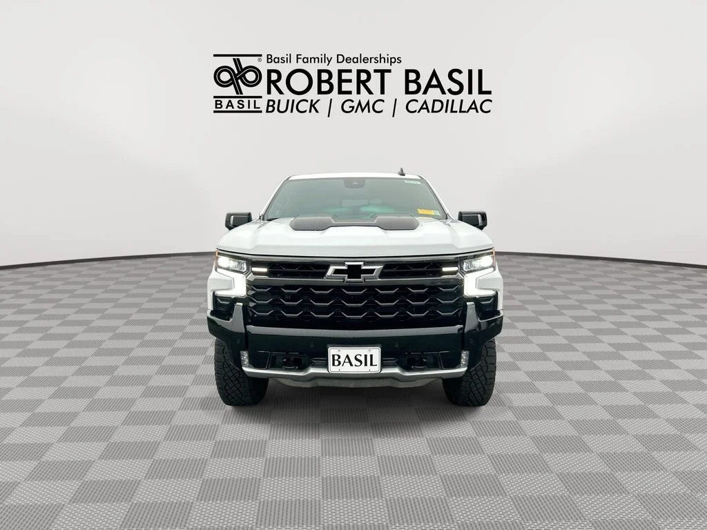 Used 2025 White Chevrolet ZR2 image 3