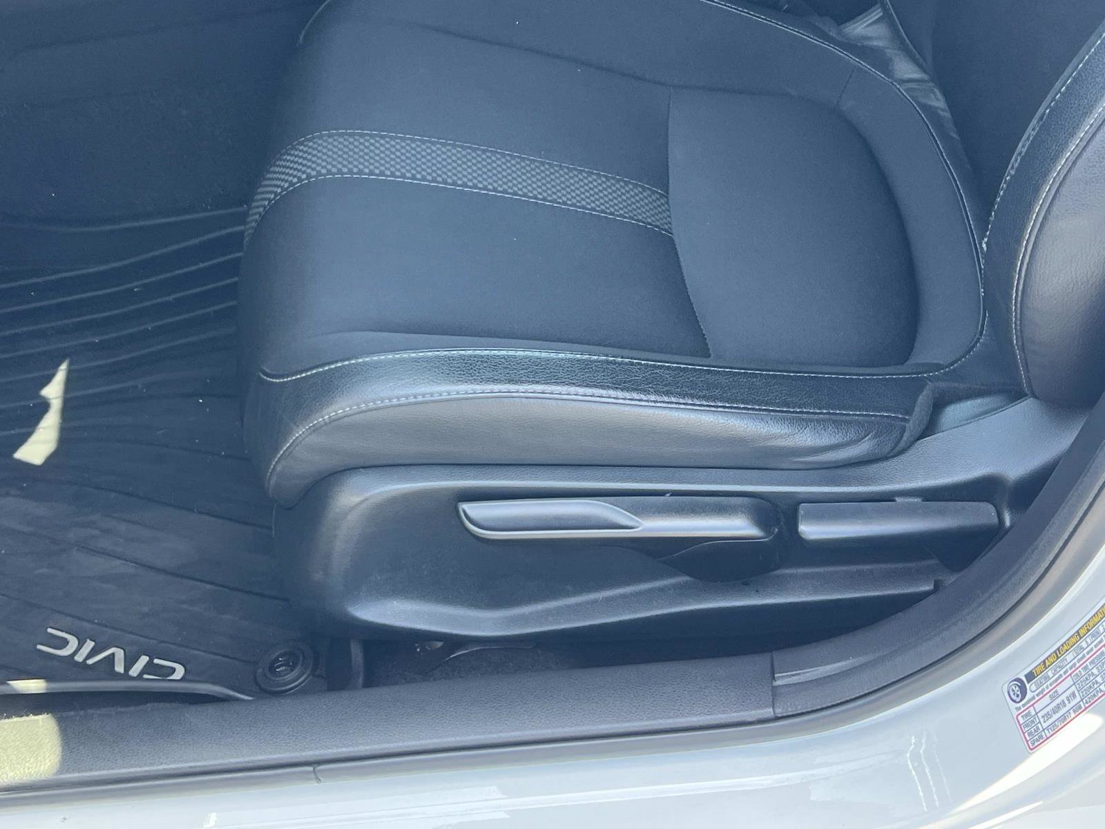 2019 Honda Civic Sport - Photo 17