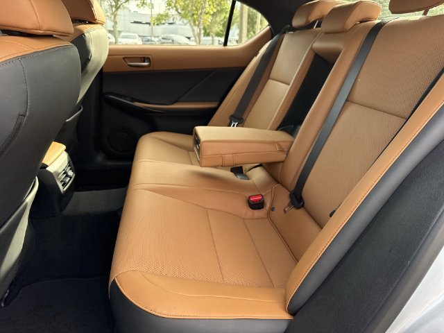 2025 Lexus IS 300 - Photo 23