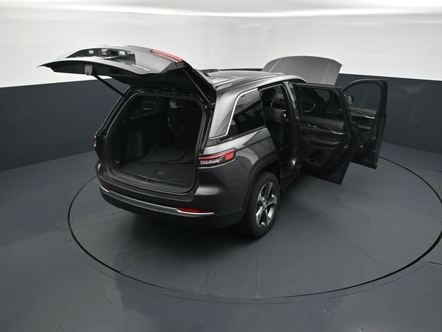 New 2026 Baltic Gray Metallic Clear-Coat Exterior Paint Jeep Limited image 29