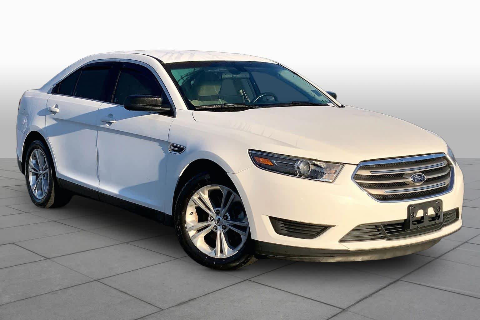 Used 2017 Oxford White Ford SE image 3