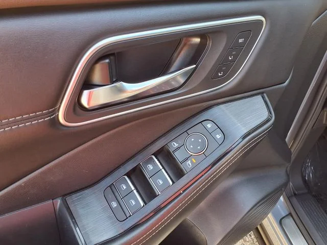 Used 2022 Gray Nissan Platinum image 17