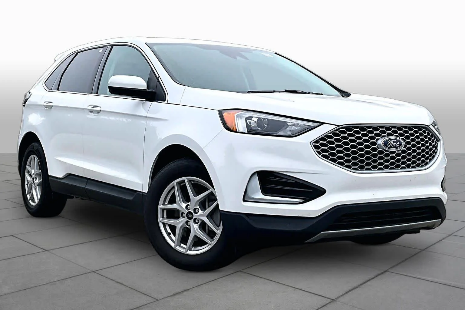 Certified Used 2024 Oxford White Clearcoat Ford SEL image 3