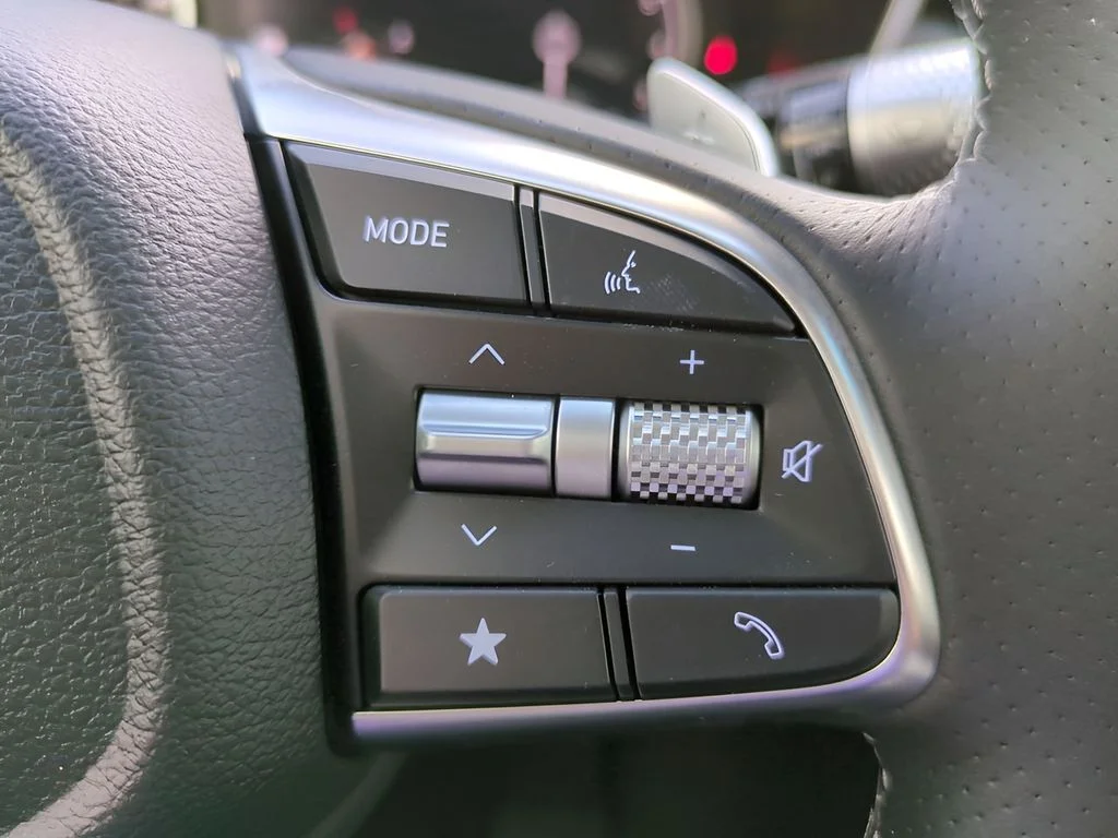 2026 GENESIS G70 Standard - Photo 23