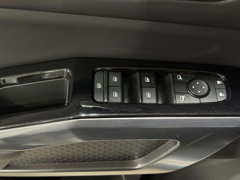 Used 2024 White Nissan SL image 18