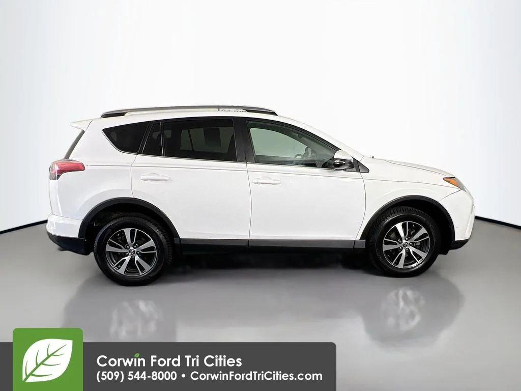 Used 2017 Super White Toyota XLE image 18