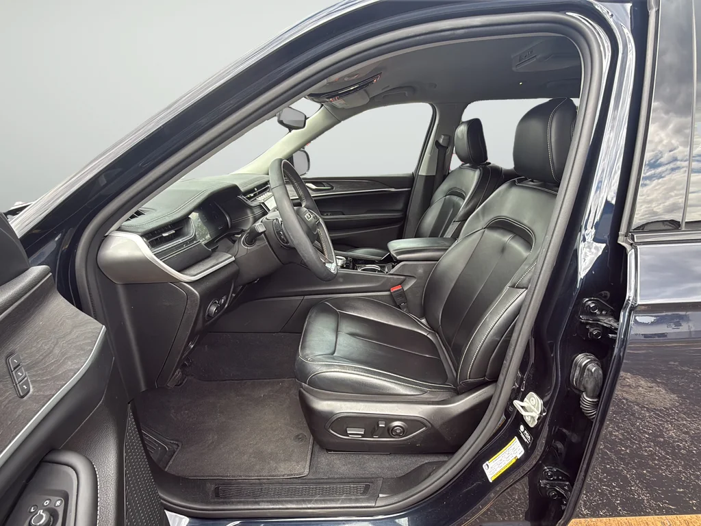 Used 2023 Black Jeep Limited image 30