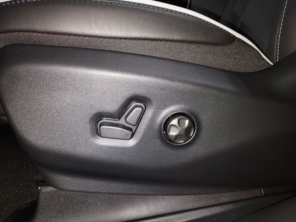 2026 Chrysler Pacifica Limited - Photo 18