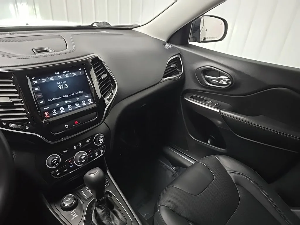 Used 2020 Gray Jeep Limited image 25