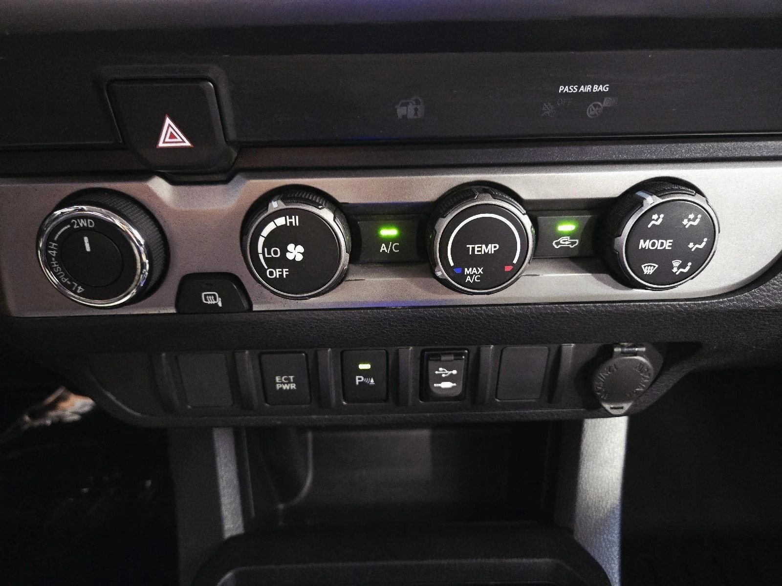 Used 2019 Super White Toyota SR5 image 28