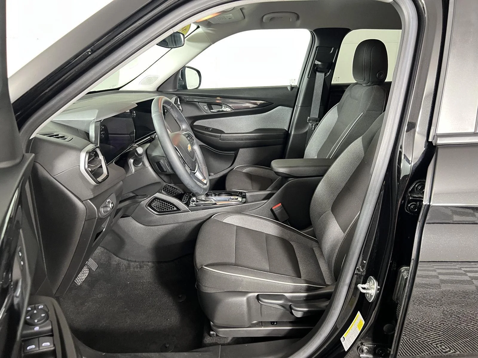 Used 2024 Mosaic Black Metallic Chevrolet LT image 15