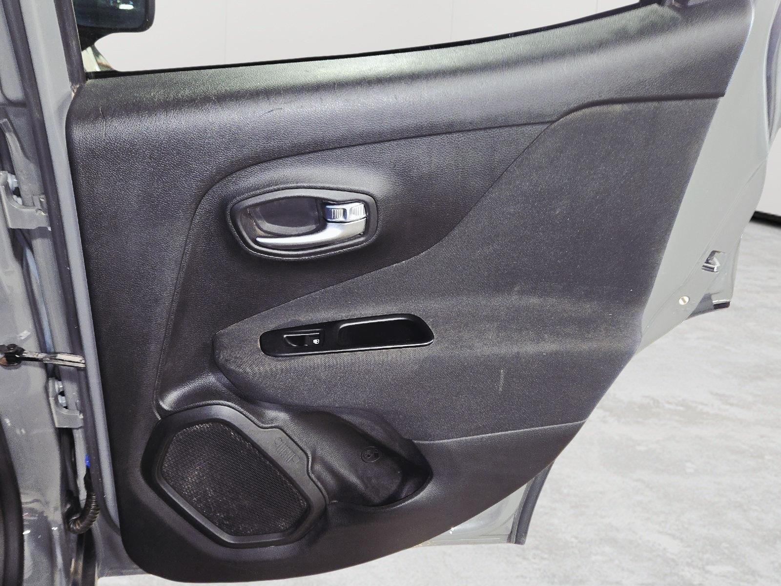 Used 2020 Sting-Gray Clearcoat Jeep Latitude image 39