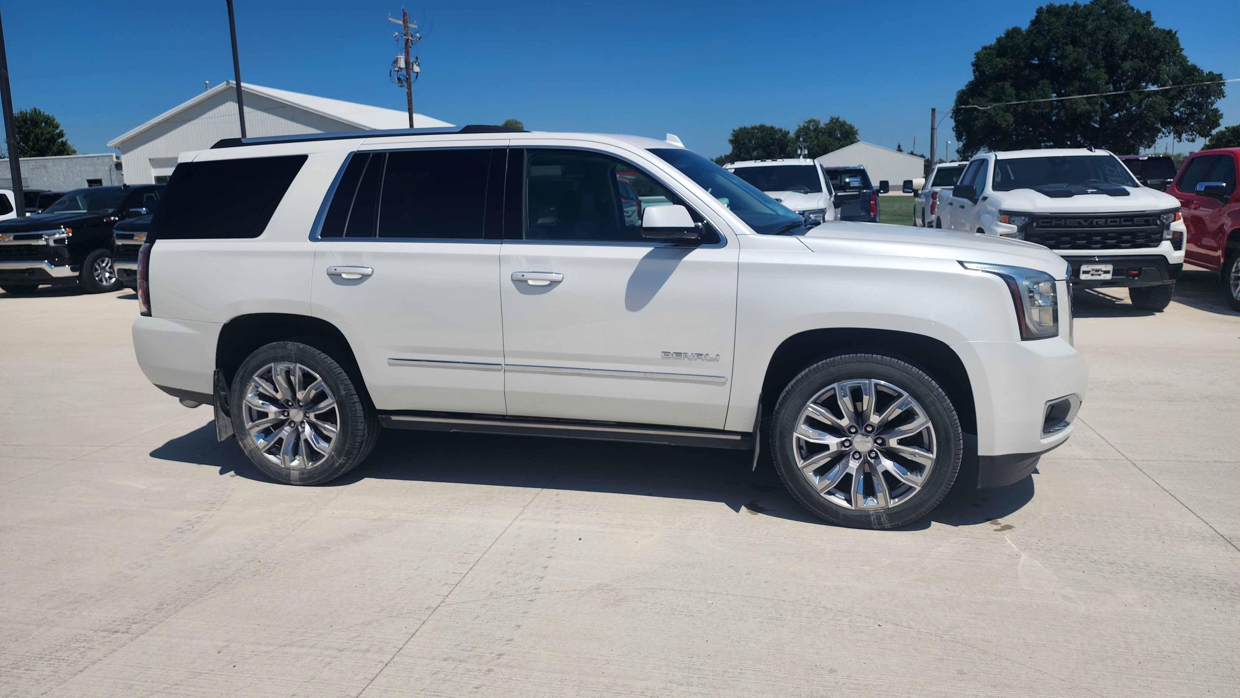 Used 2019 WHITE FROST TRICOAT GMC Denali image 4