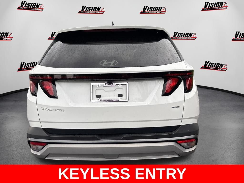 Used 2025 White Hyundai SEL image 7