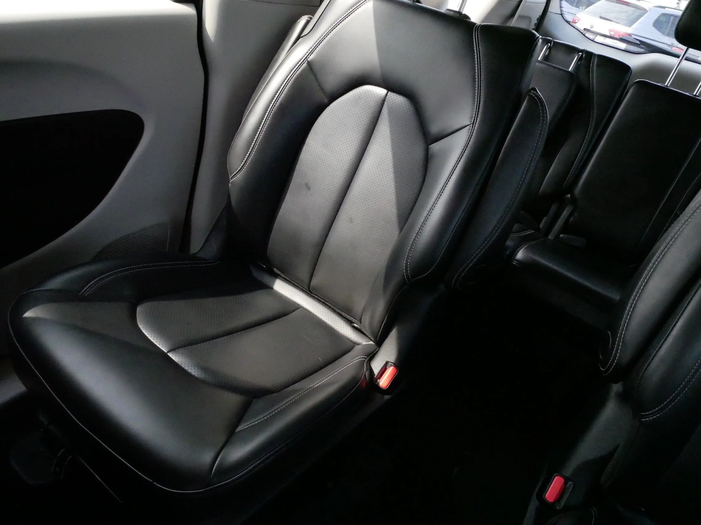 Used 2023 Brilliant Black Crystal Pearlcoat Chrysler Hybrid Touring L image 12