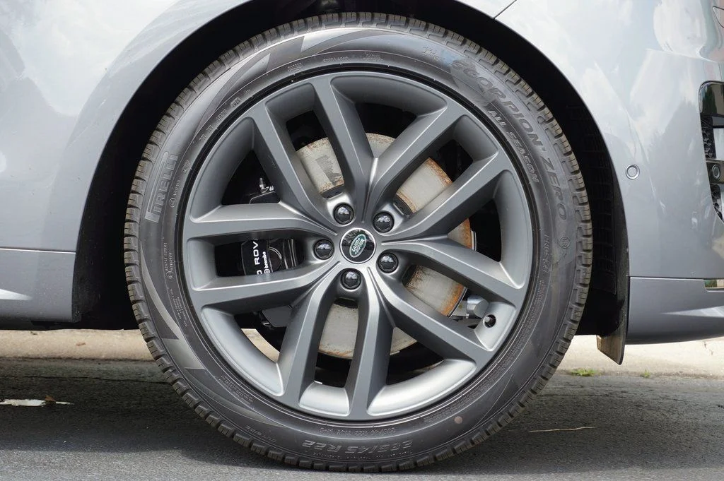 Certified Used 2025 Gray Land Rover Dynamic SE image 8