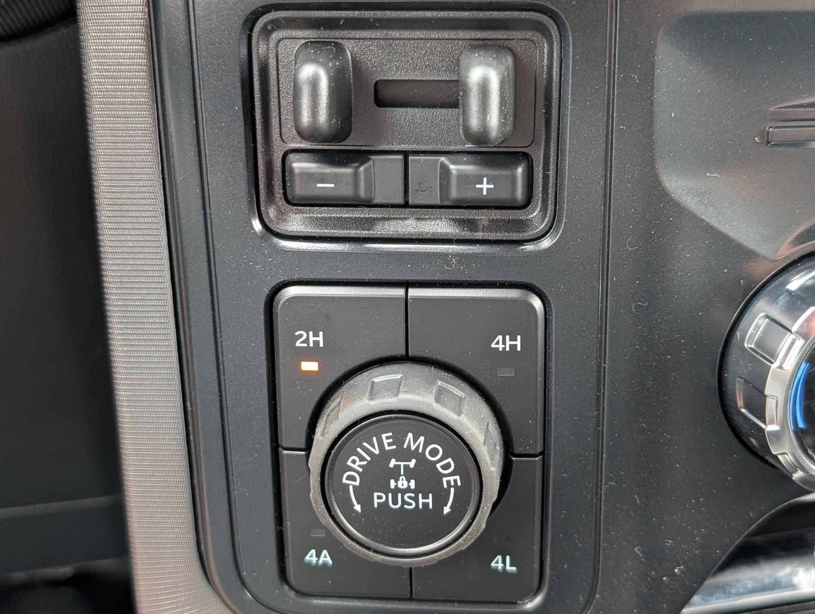 New 2026 Carbonized Gray Metallic Ford Platinum image 24