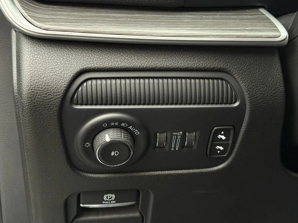 Used 2024 White Jeep Series II image 26