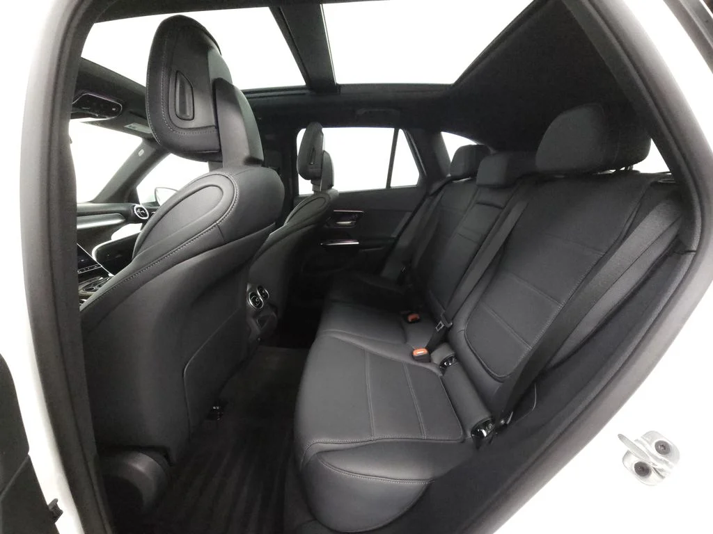 Certified Used 2026 Polar White Mercedes-Benz GLC 300 image 23