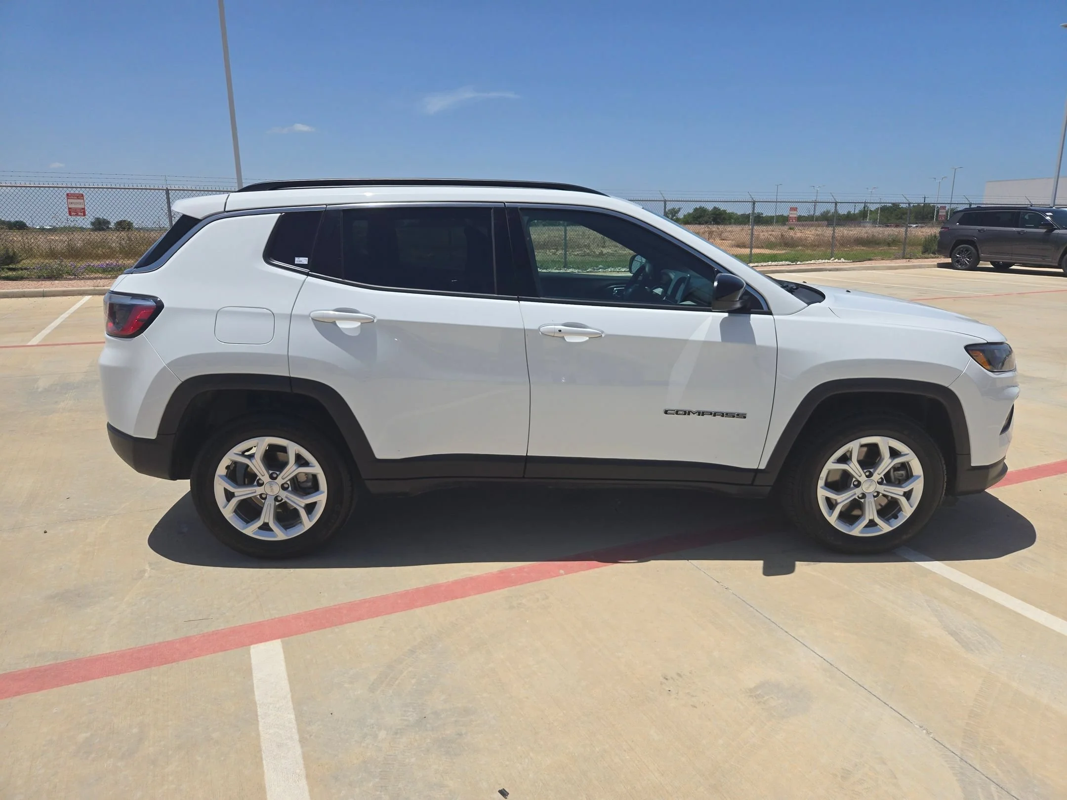 Used 2024 White Jeep Latitude image 2