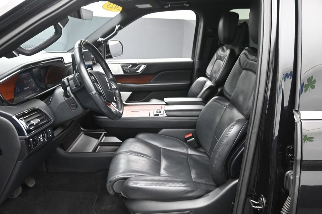 Used 2023 Black Lincoln Reserve image 16