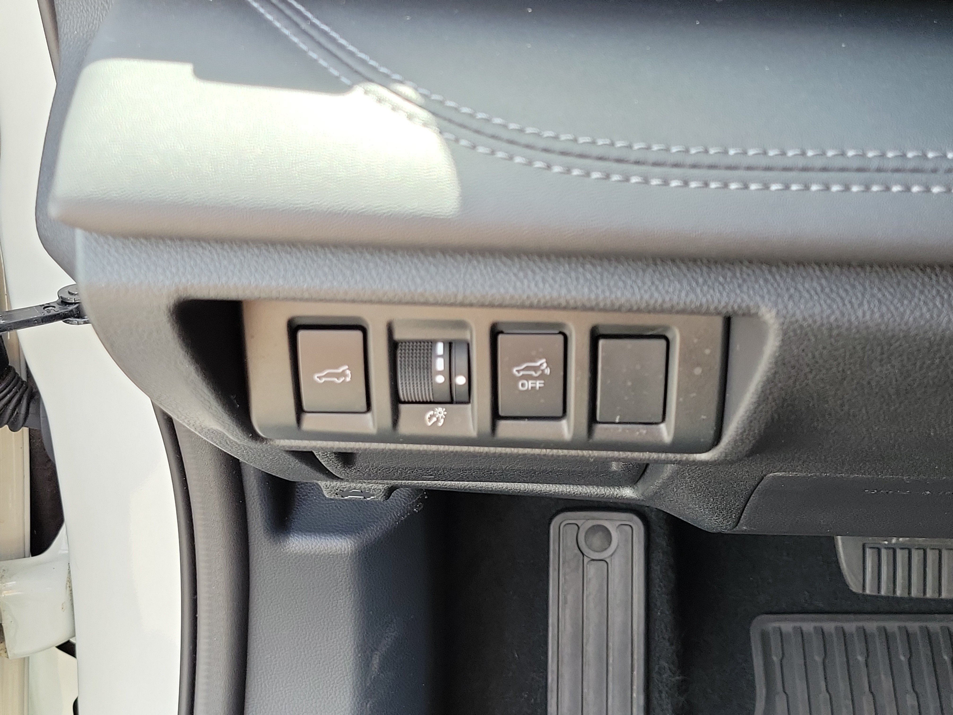 Used 2024 Crystal White Pearl Subaru Touring image 27