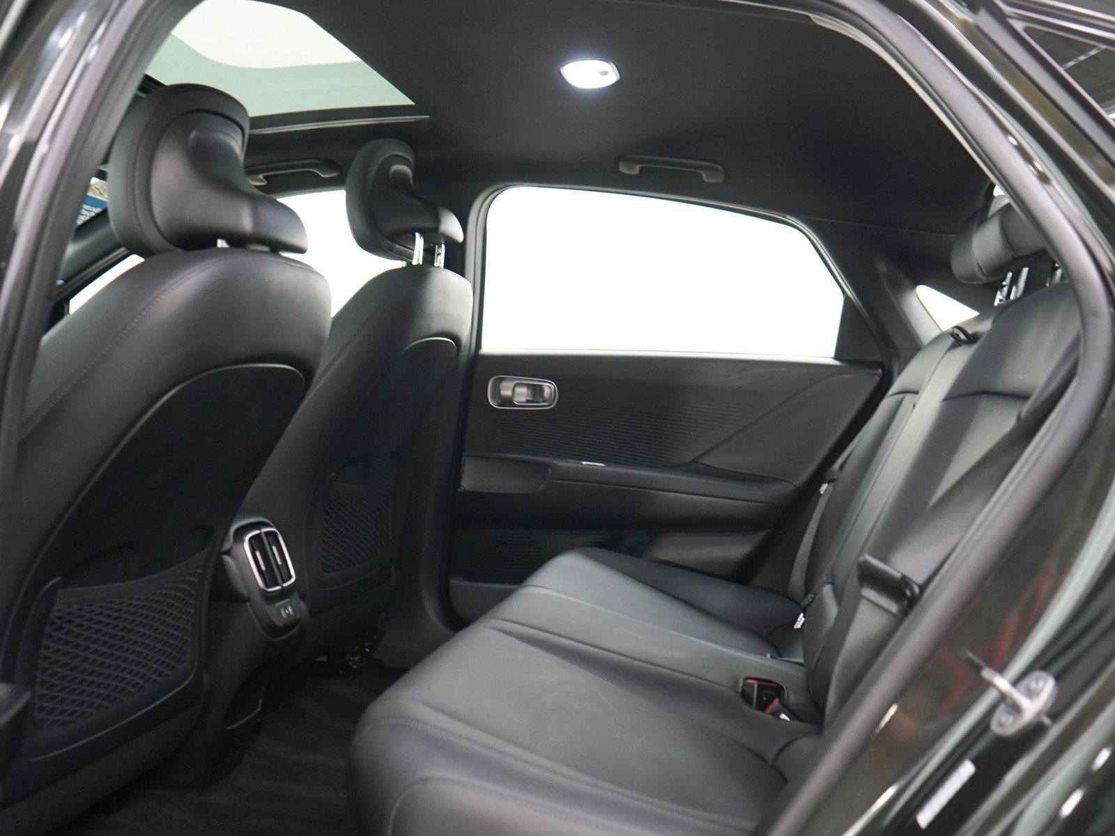 Certified Used 2023 Digital Green Hyundai Limited AWD image 17