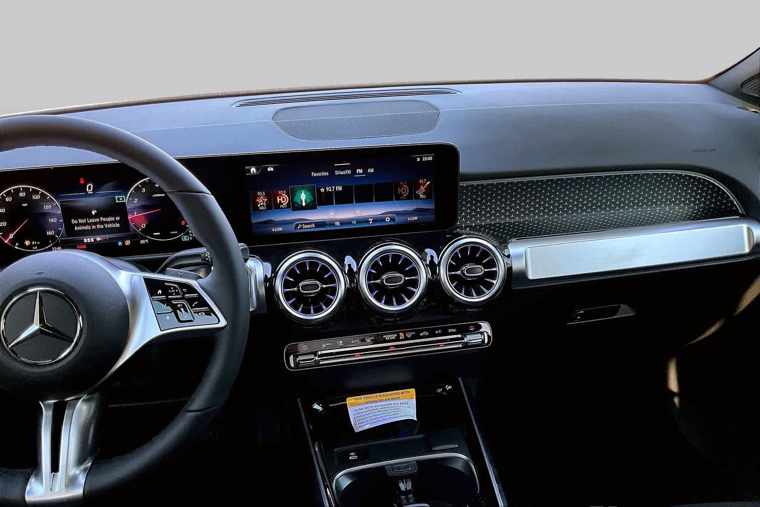 New 2026 Polar White Mercedes-Benz GLB 250 image 9