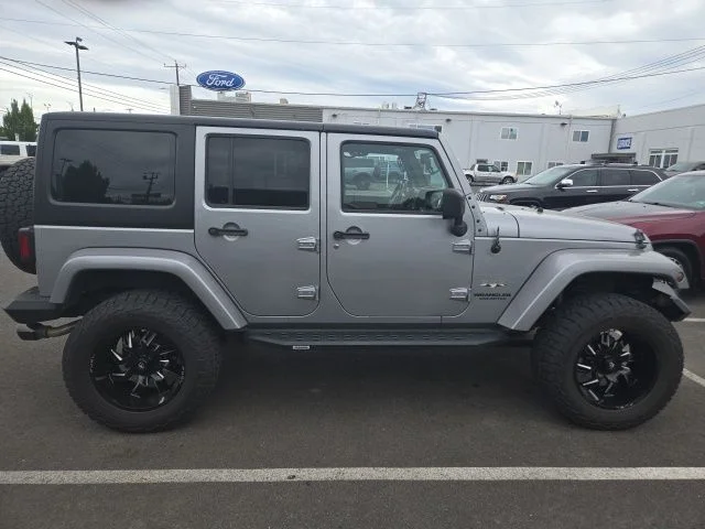 Used 2016 Billet Silver Metallic Clearcoat Jeep Unlimited Sahara image 6