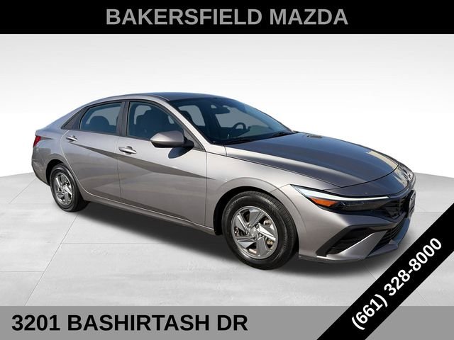 Used 2024 Silver Hyundai SE image 7