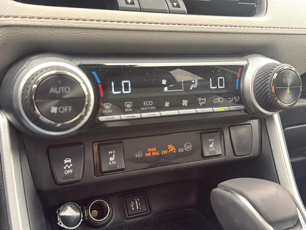 Used 2025 Blue Toyota XLE Premium image 19
