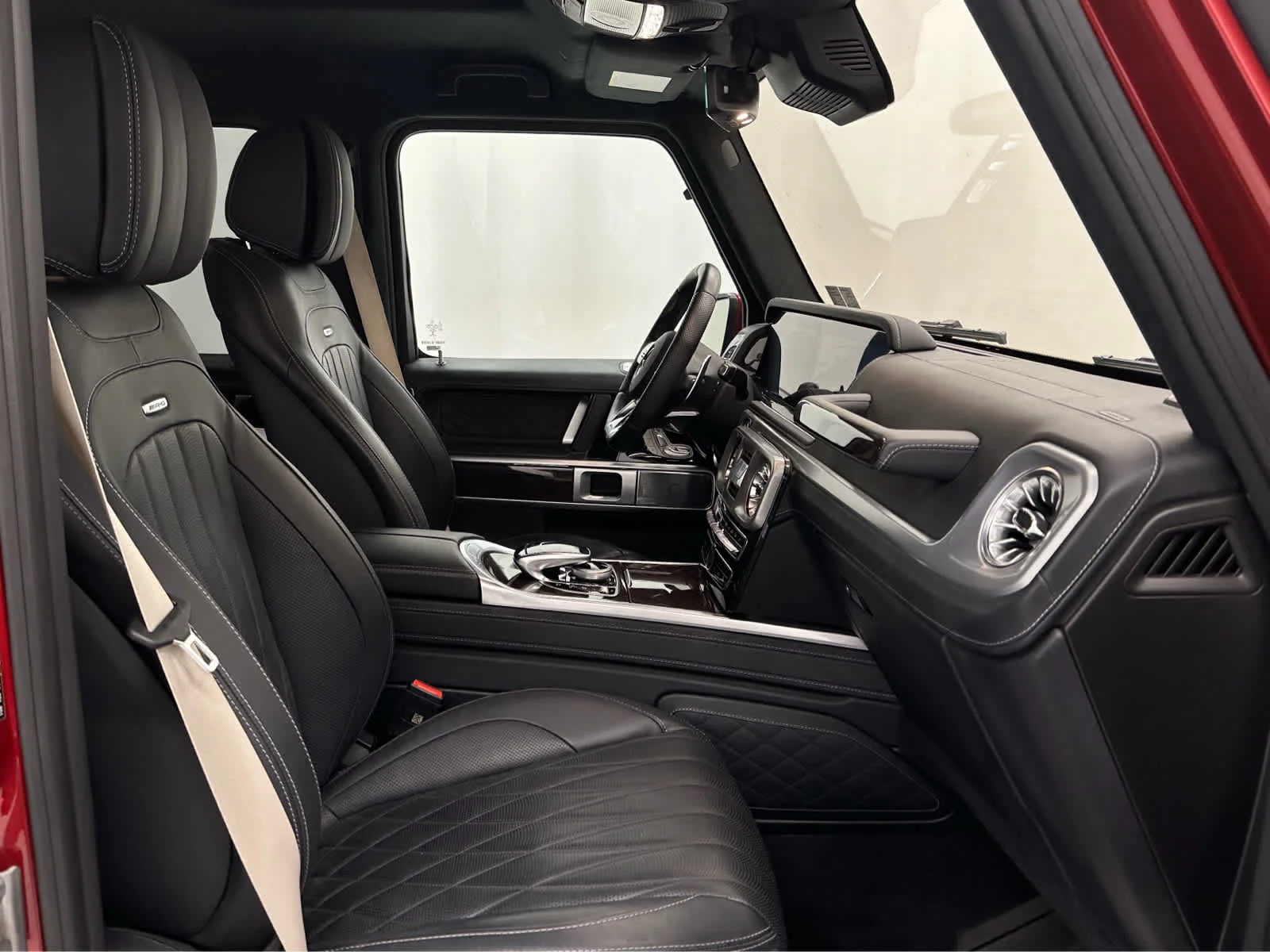 Used 2022 MANUFAKTUR Cardinal Red Metallic Mercedes-Benz AMG® G 63 image 17