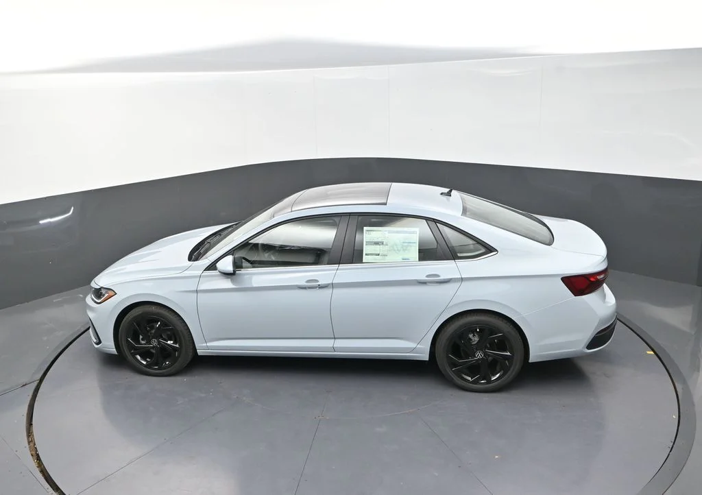 2026 Volkswagen Jetta SE - Photo 15