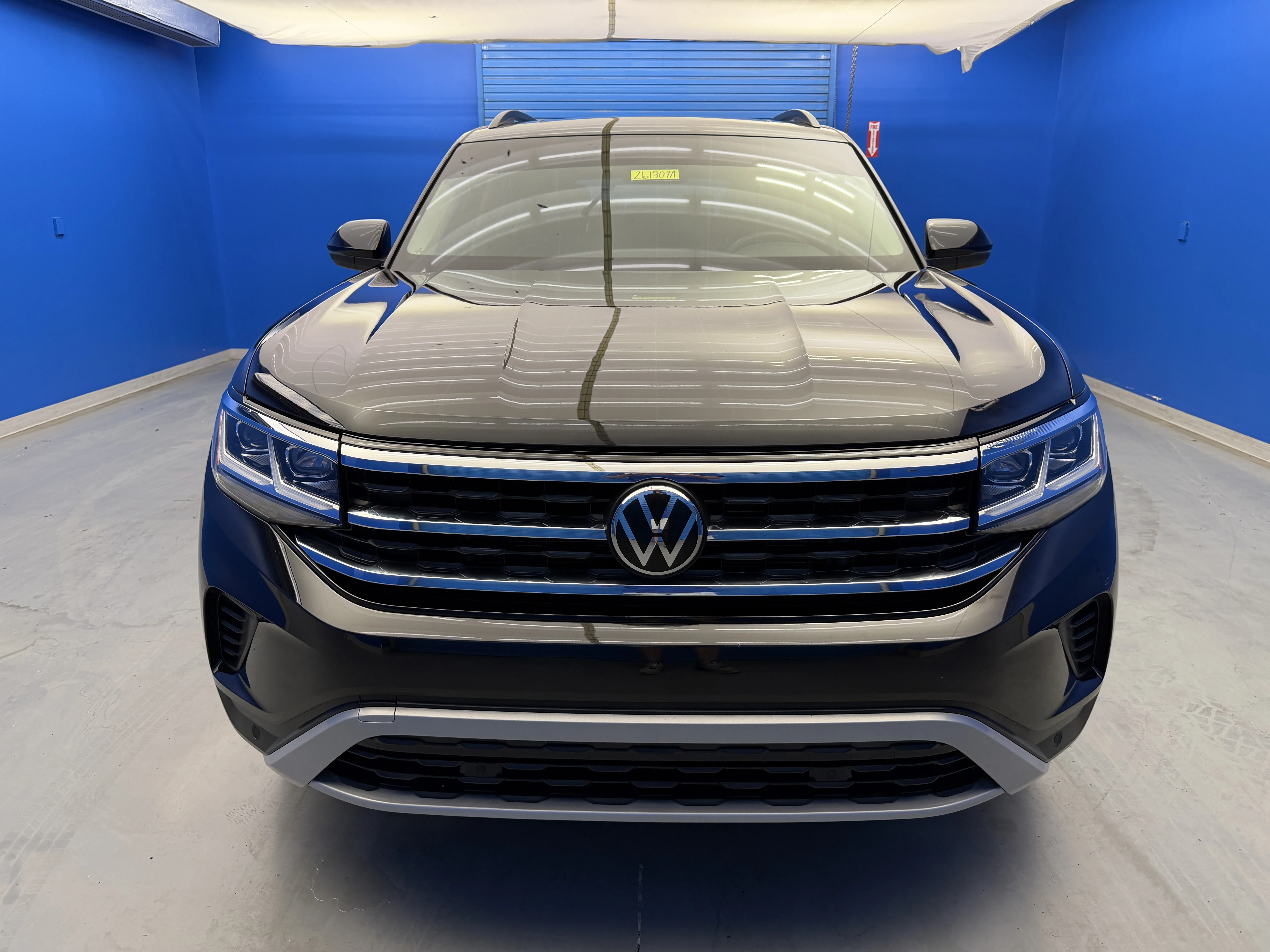 Used 2023 DEEP BLACK PEARL Volkswagen 3.6L V6 SE w/Technology image 3