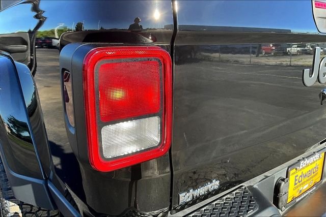 Used 2022 Black Jeep Altitude image 24