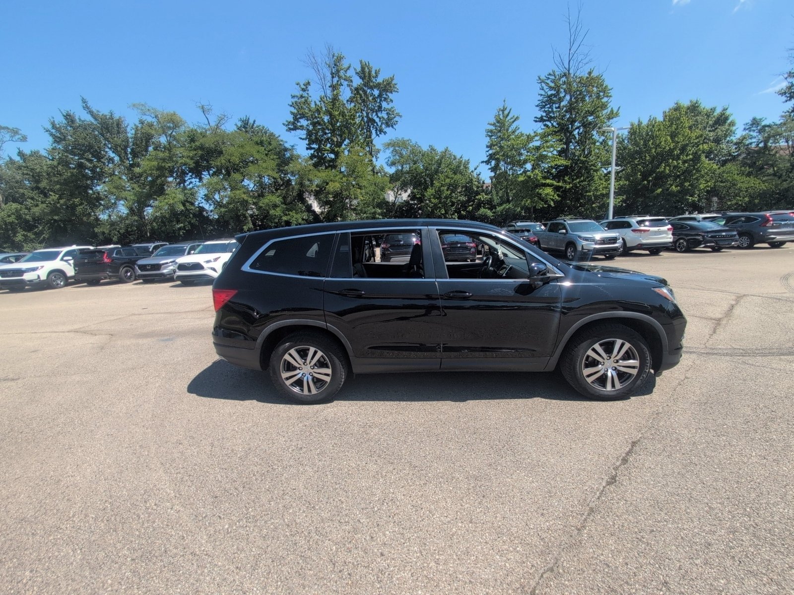 Used 2018 Crystal Black Pearl Honda EX-L image 17