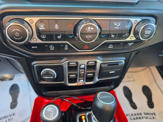 Used 2022 Gray Jeep Overland image 12