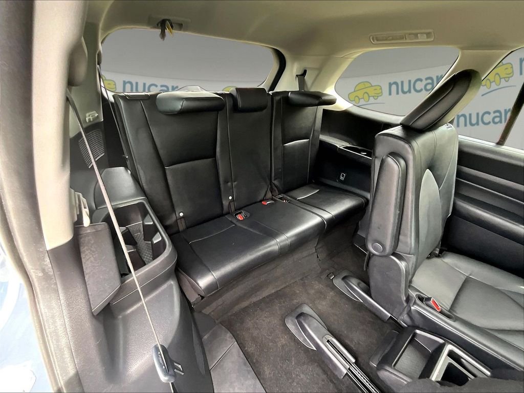 Used 2025 White Toyota XLE image 17